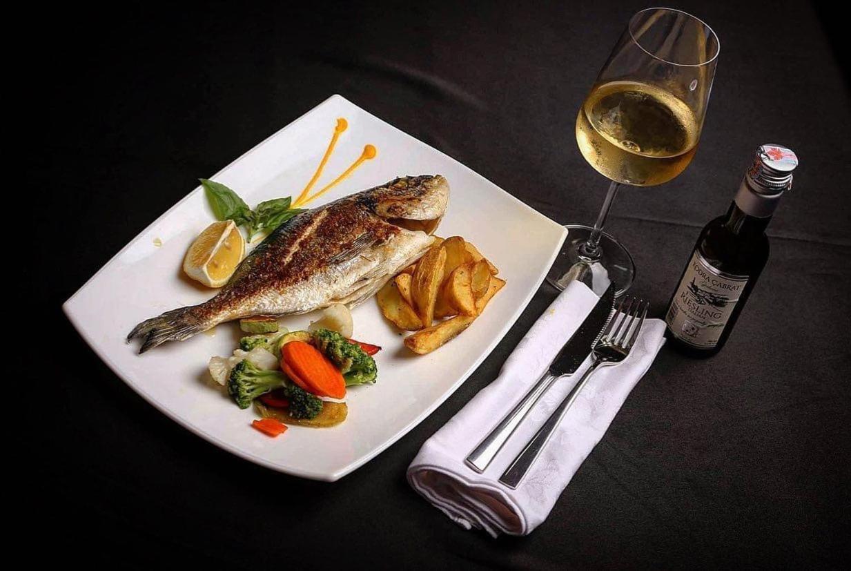 Conti Hotel & Restaurant Gjakova Экстерьер фото